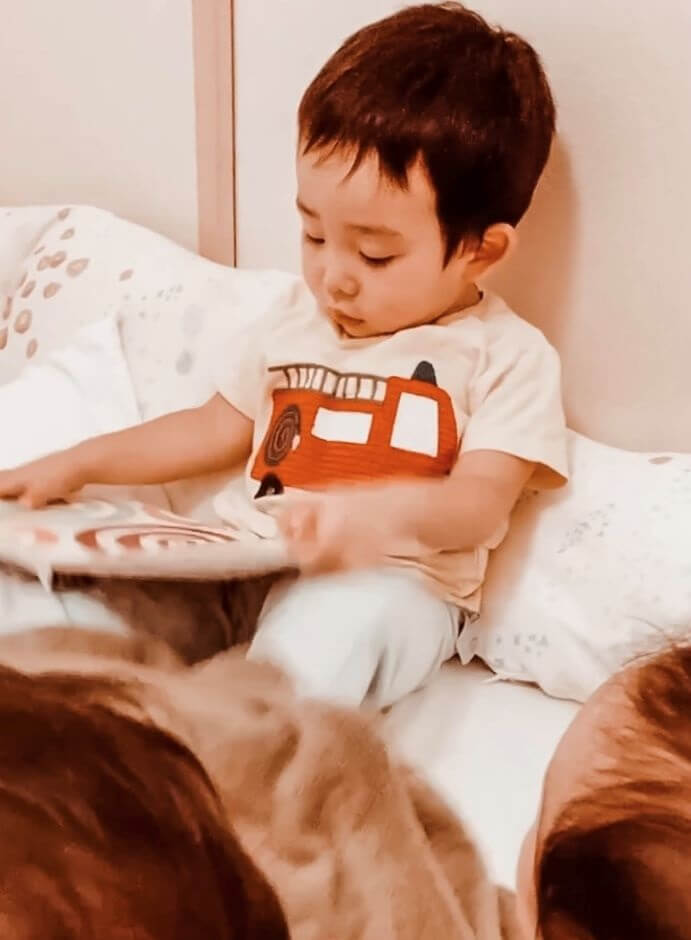 reading-books-to-babies